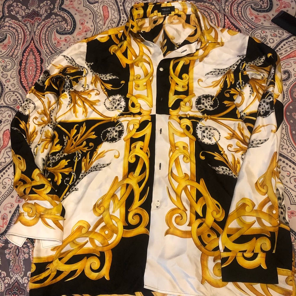 Versace - Picture 2 of 5